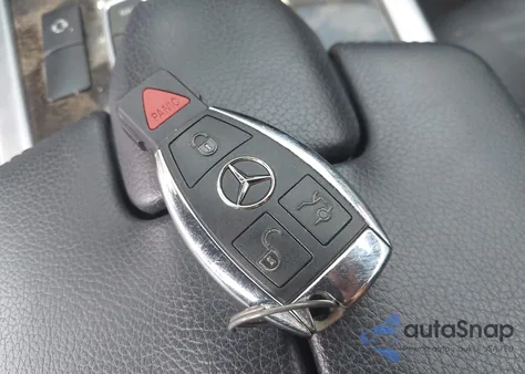 2015 Mercedes-Benz E 350 z USA, uszkodzony, nr VIN WDDHF5KB3FB123856